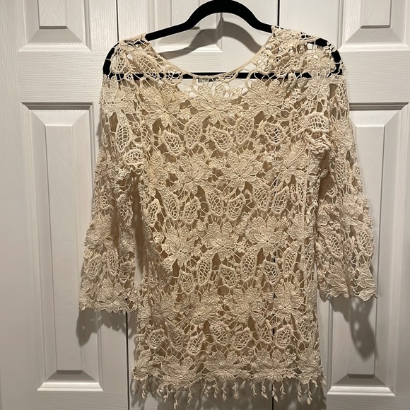 ISSI 3/4 Sleeve Crochet Top - Picture 2 of 4